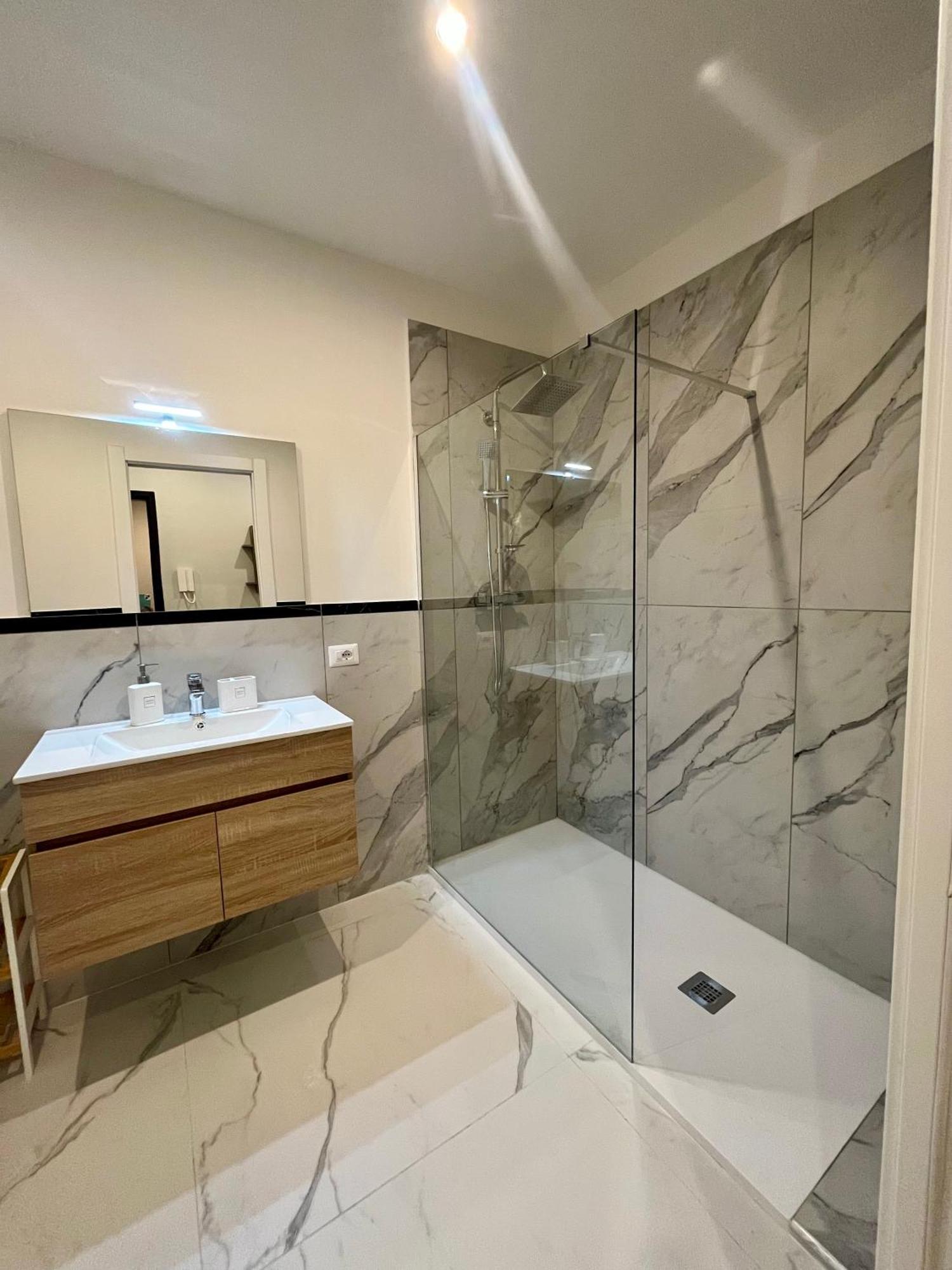 Residenza Elegante - A 5 Fermate Dal Duomo Villa Milan Bagian luar foto