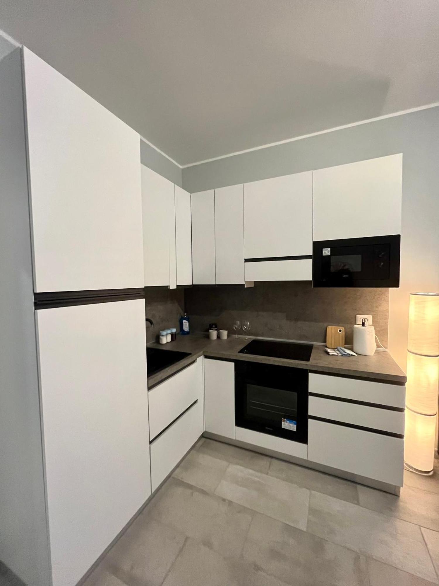 Residenza Elegante - A 5 Fermate Dal Duomo Villa Milan Bagian luar foto